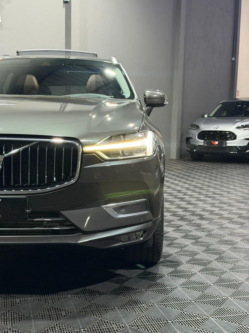 VOLVO XC60 T5 INSCRIPTION 2.0 TURBO AWD — foto 3