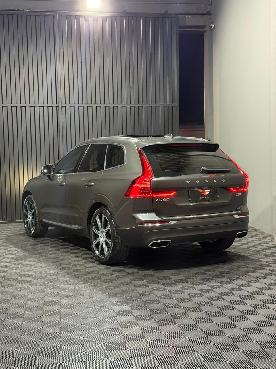 VOLVO XC60 T5 INSCRIPTION 2.0 TURBO AWD — foto 8