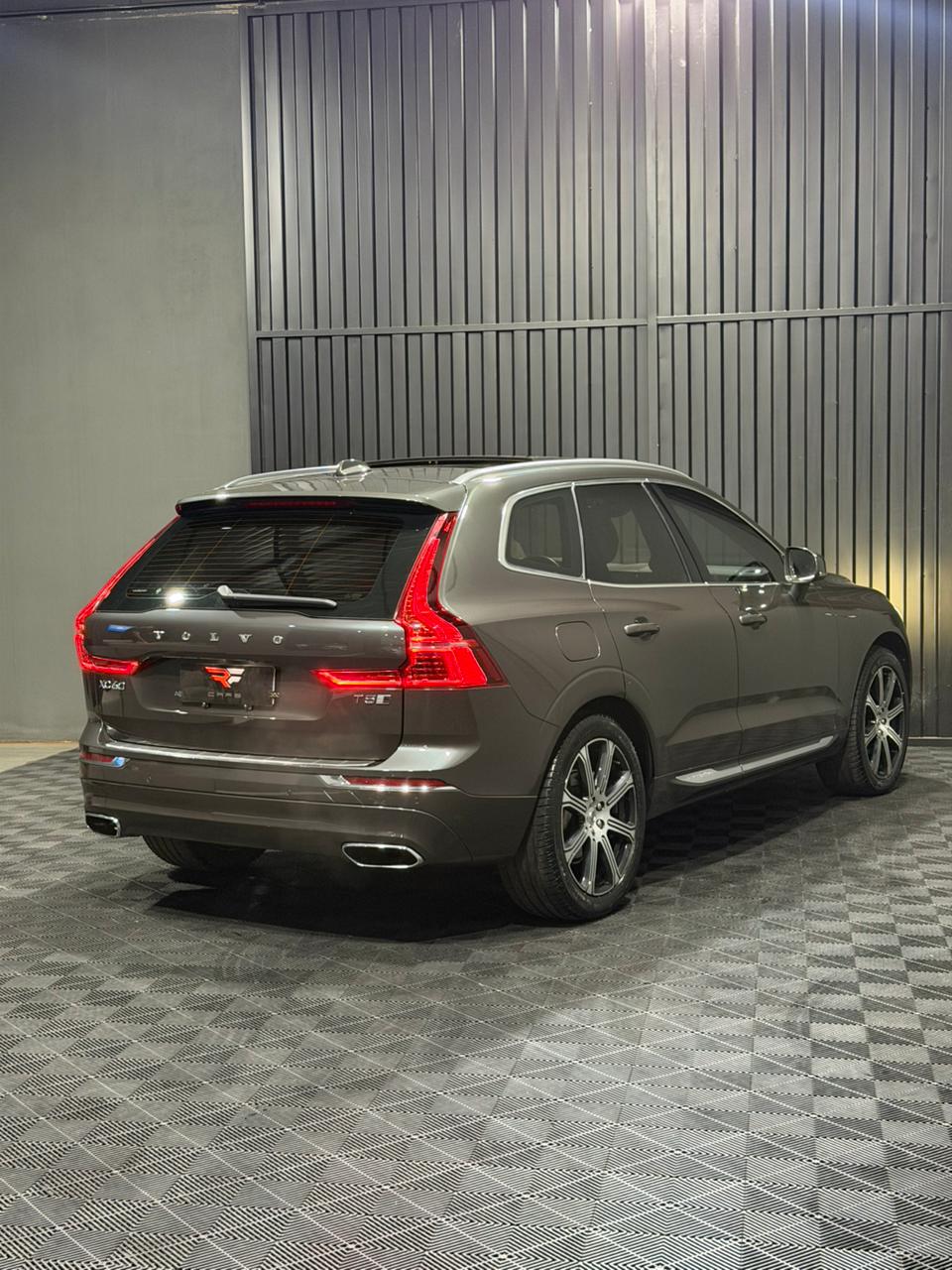 VOLVO XC60 T5 INSCRIPTION 2.0 TURBO AWD — foto 11