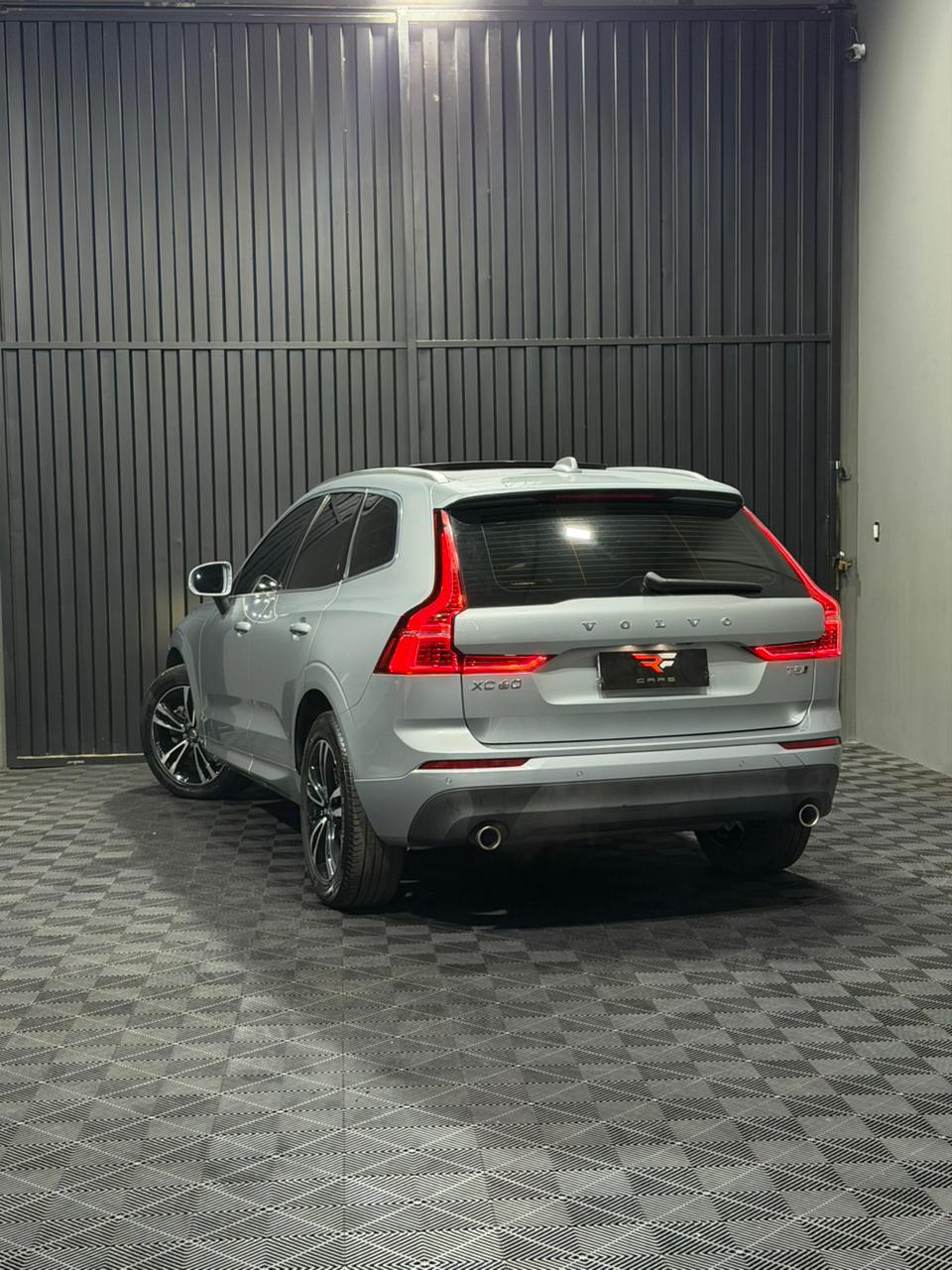 VOLVO XC60 T5 MOMENTUM 2.0 TURBO AWD — foto 9