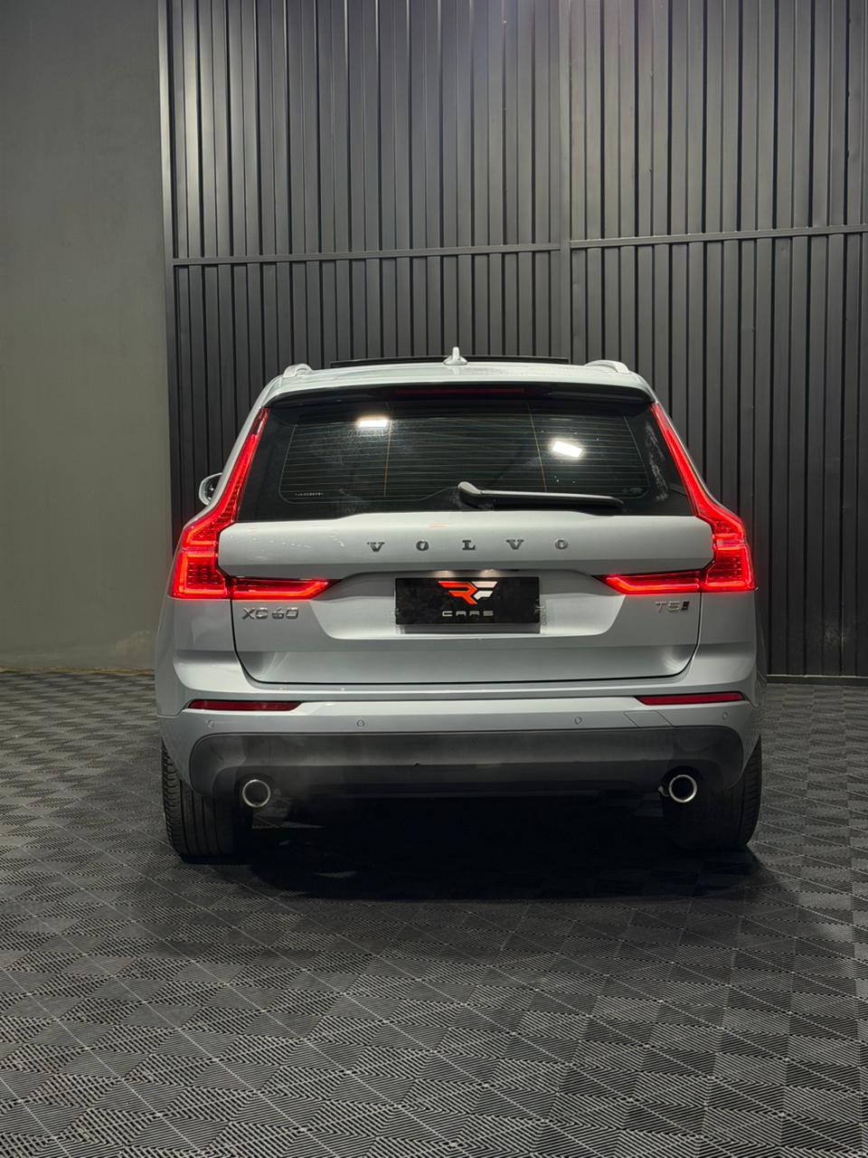 VOLVO XC60 T5 MOMENTUM 2.0 TURBO AWD — foto 12