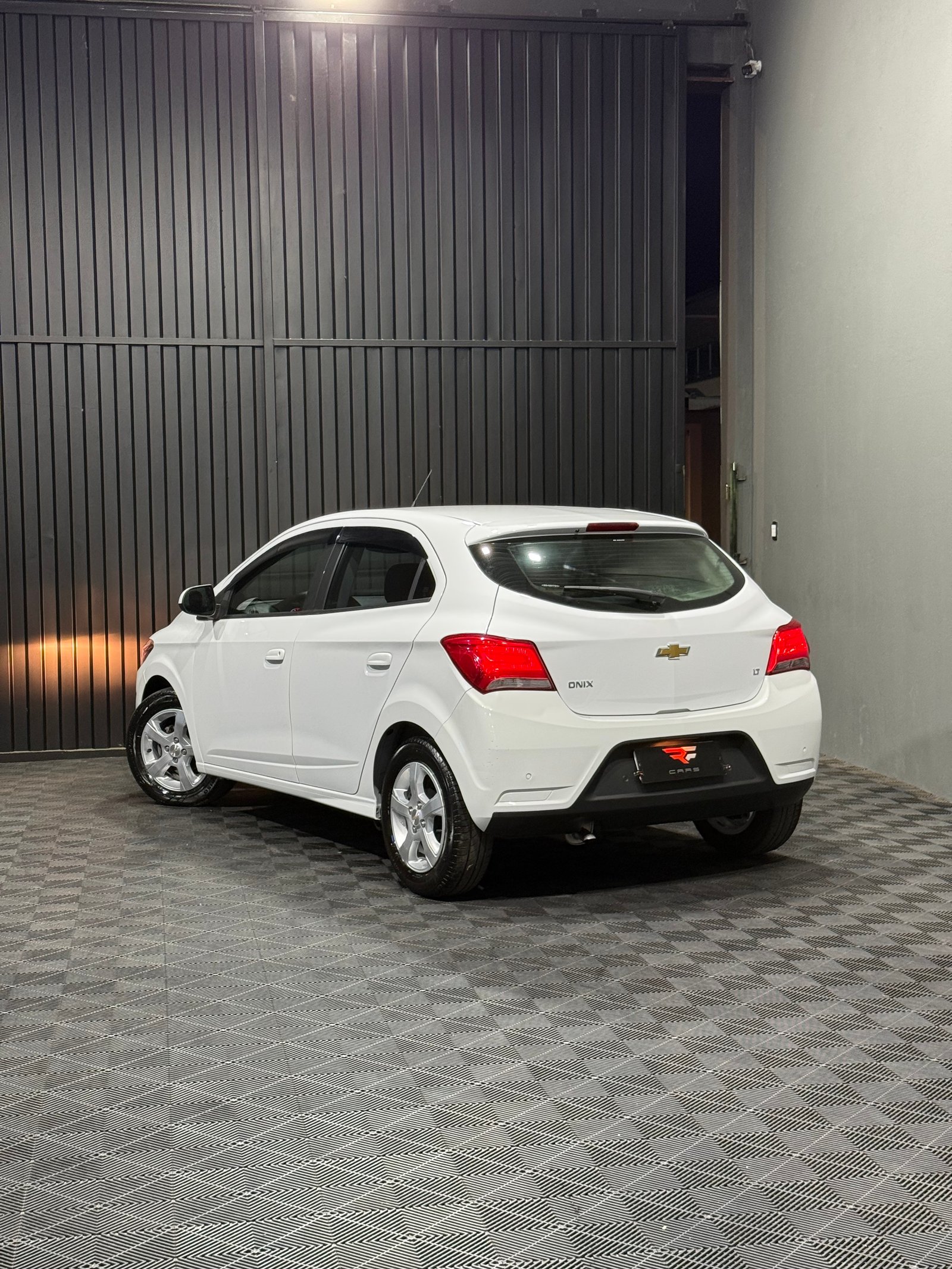 CHEVROLET ONIX LT 1.4 — foto 4