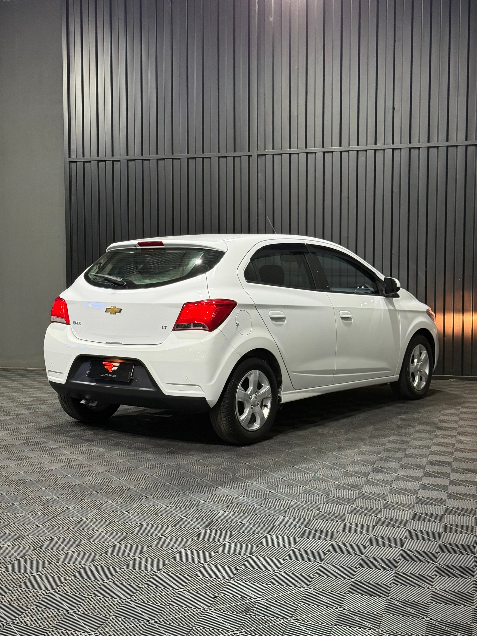 CHEVROLET ONIX LT 1.4 — foto 6