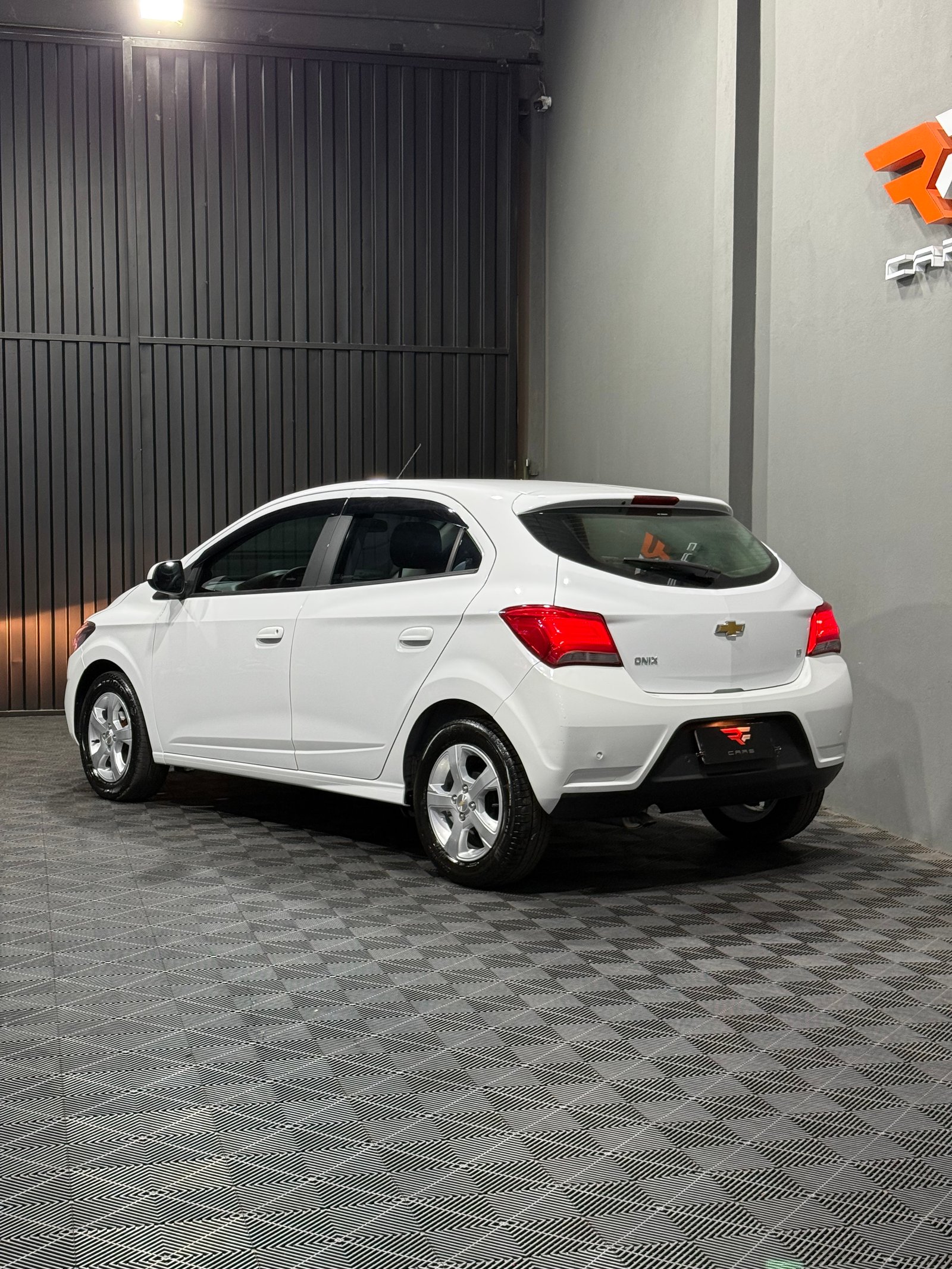 CHEVROLET ONIX LT 1.4 — foto 16