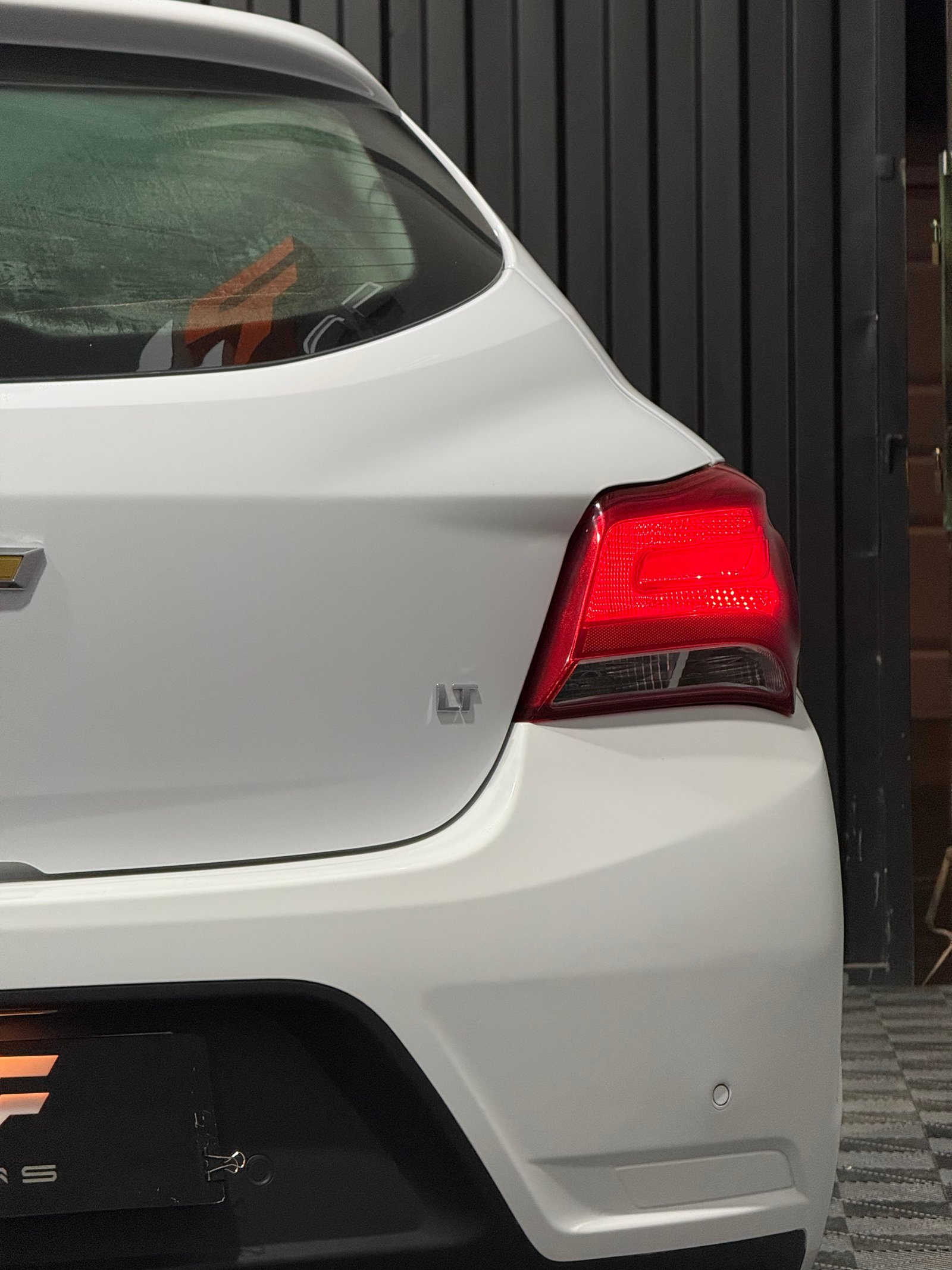 CHEVROLET ONIX LT 1.4 — foto 17