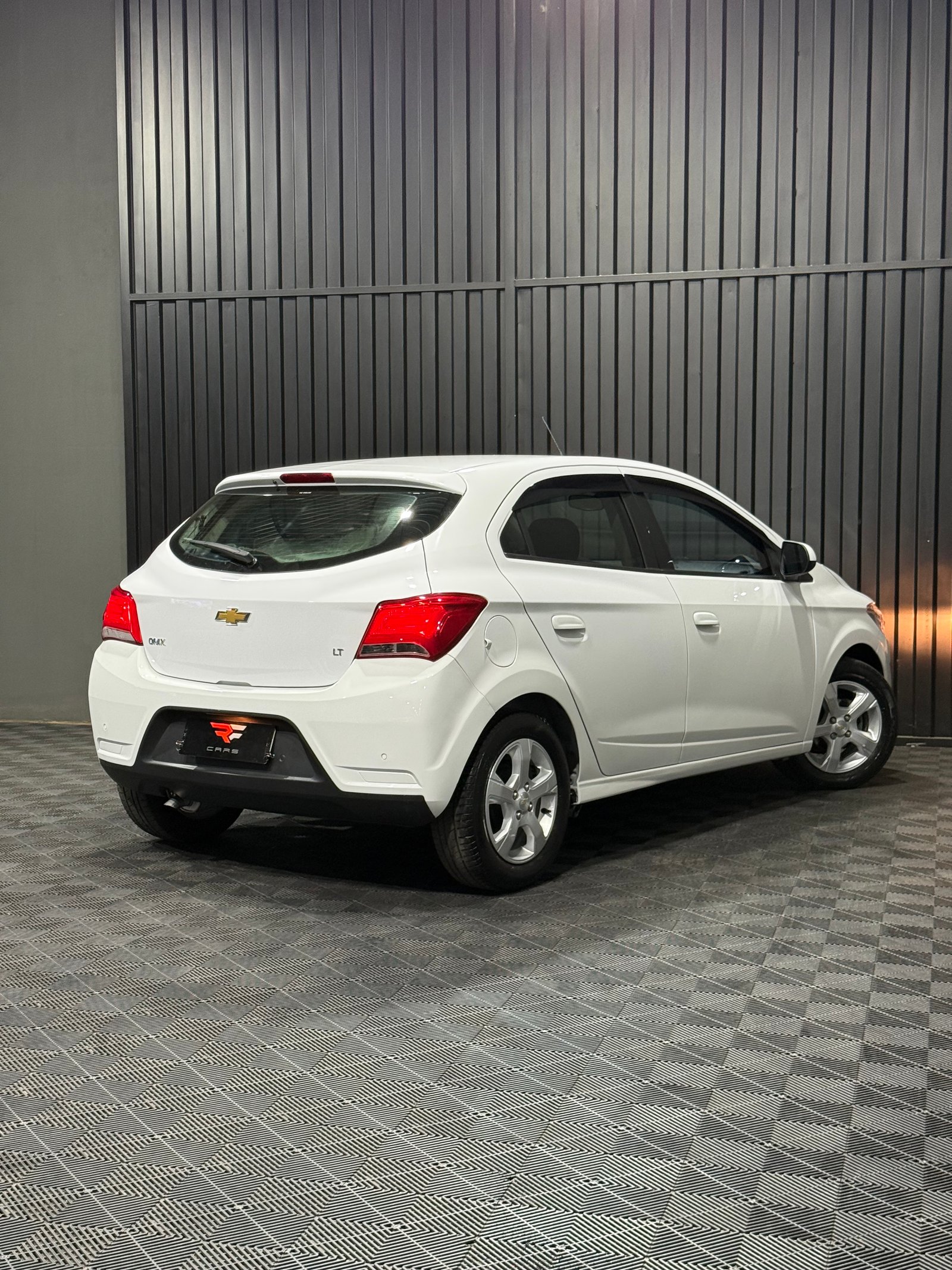 CHEVROLET ONIX LT 1.4 — foto 20