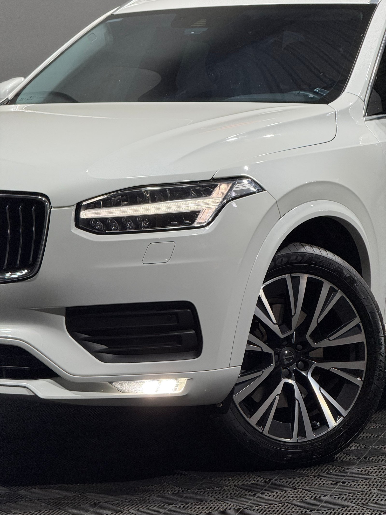 VOLVO XC90 T6 MOMENTUM — foto 2