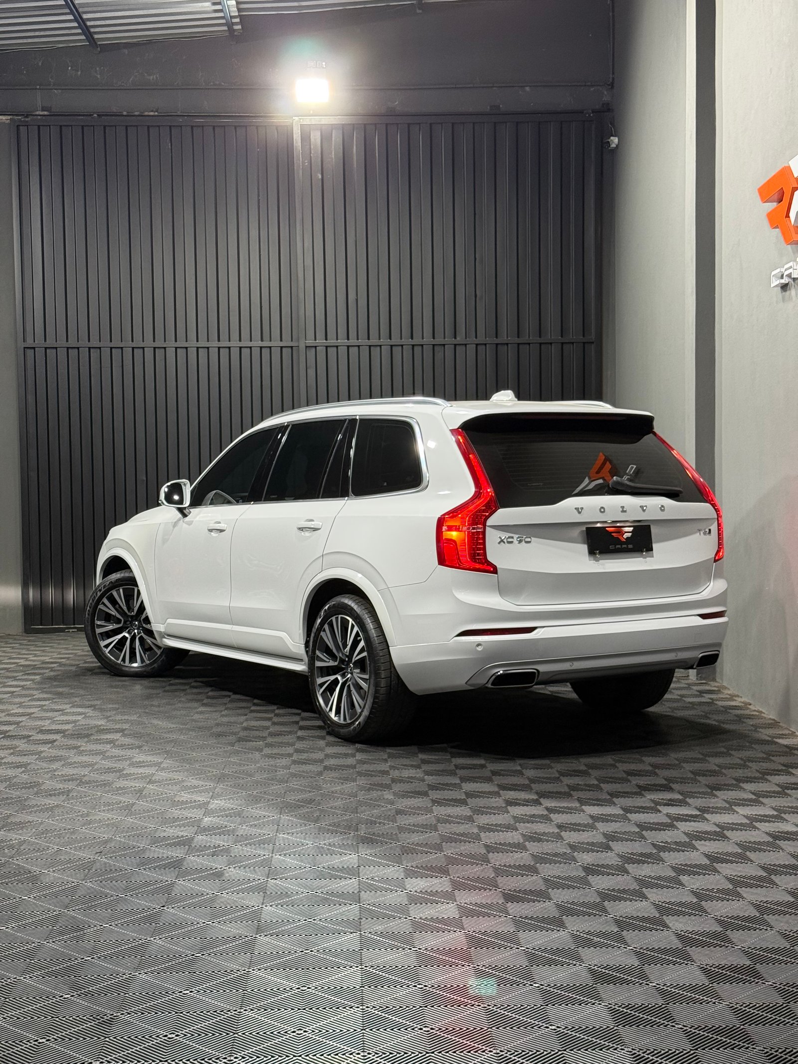 VOLVO XC90 T6 MOMENTUM — foto 4