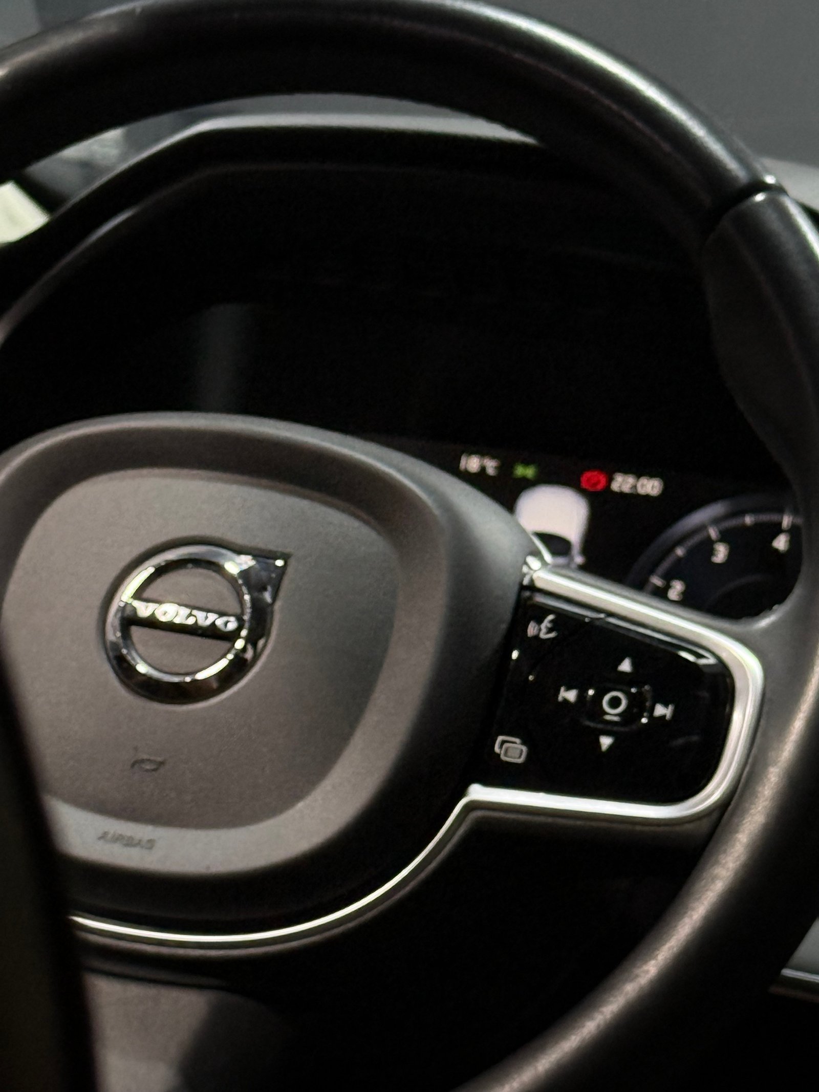 VOLVO XC90 T6 MOMENTUM — foto 11
