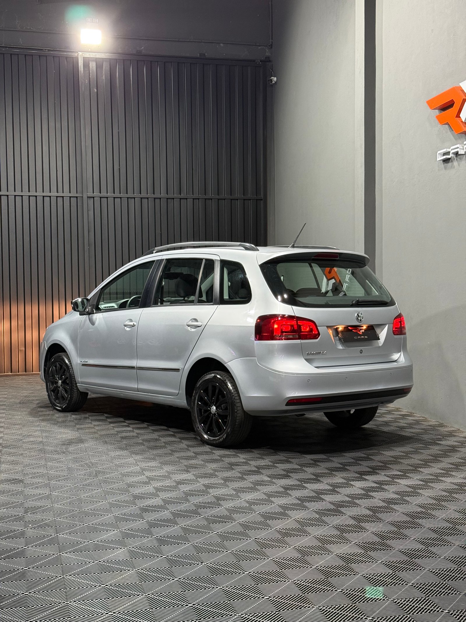 VW SPACEFOX HIGHLINE — foto 4