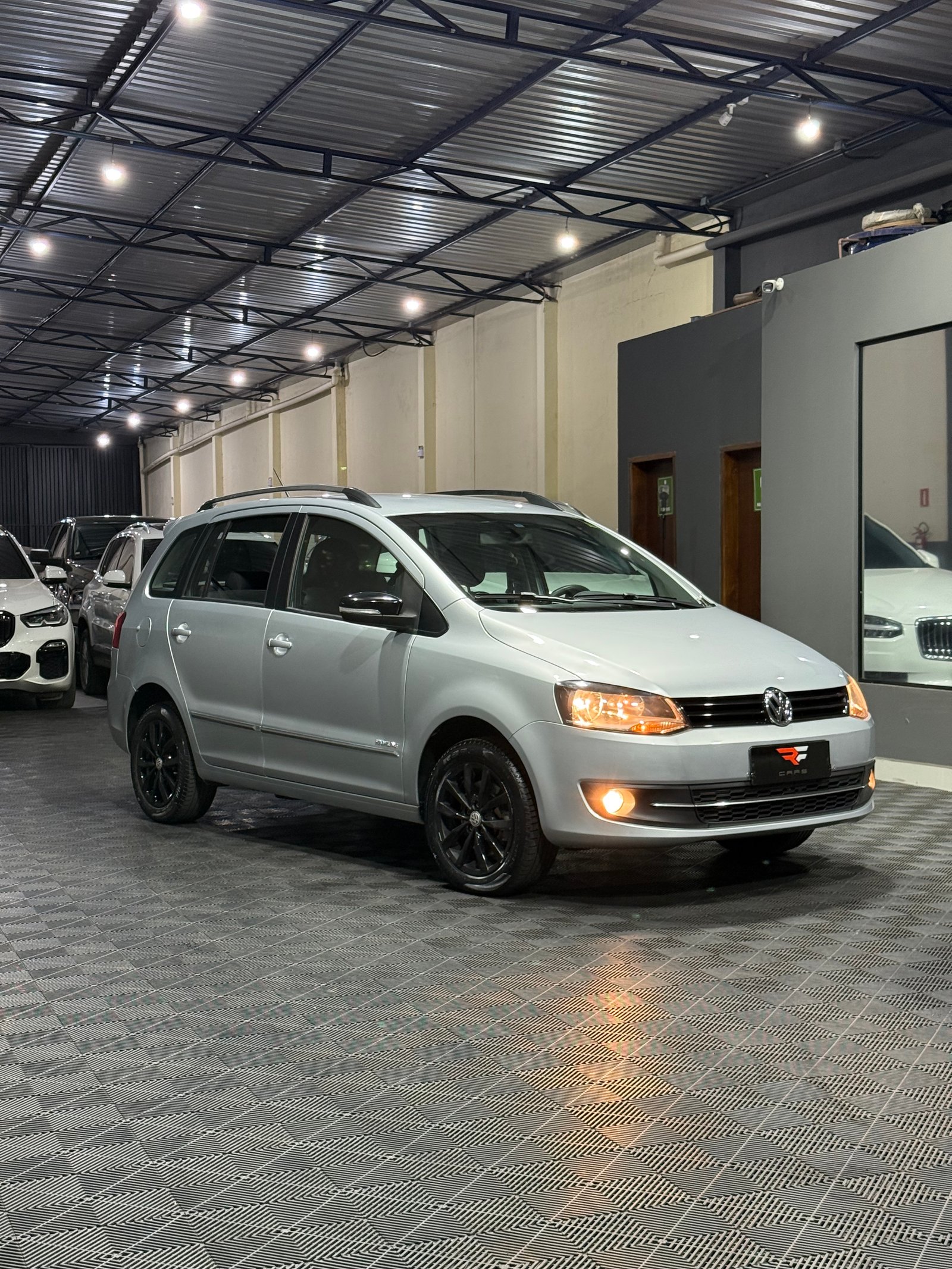 VW SPACEFOX HIGHLINE — foto 7