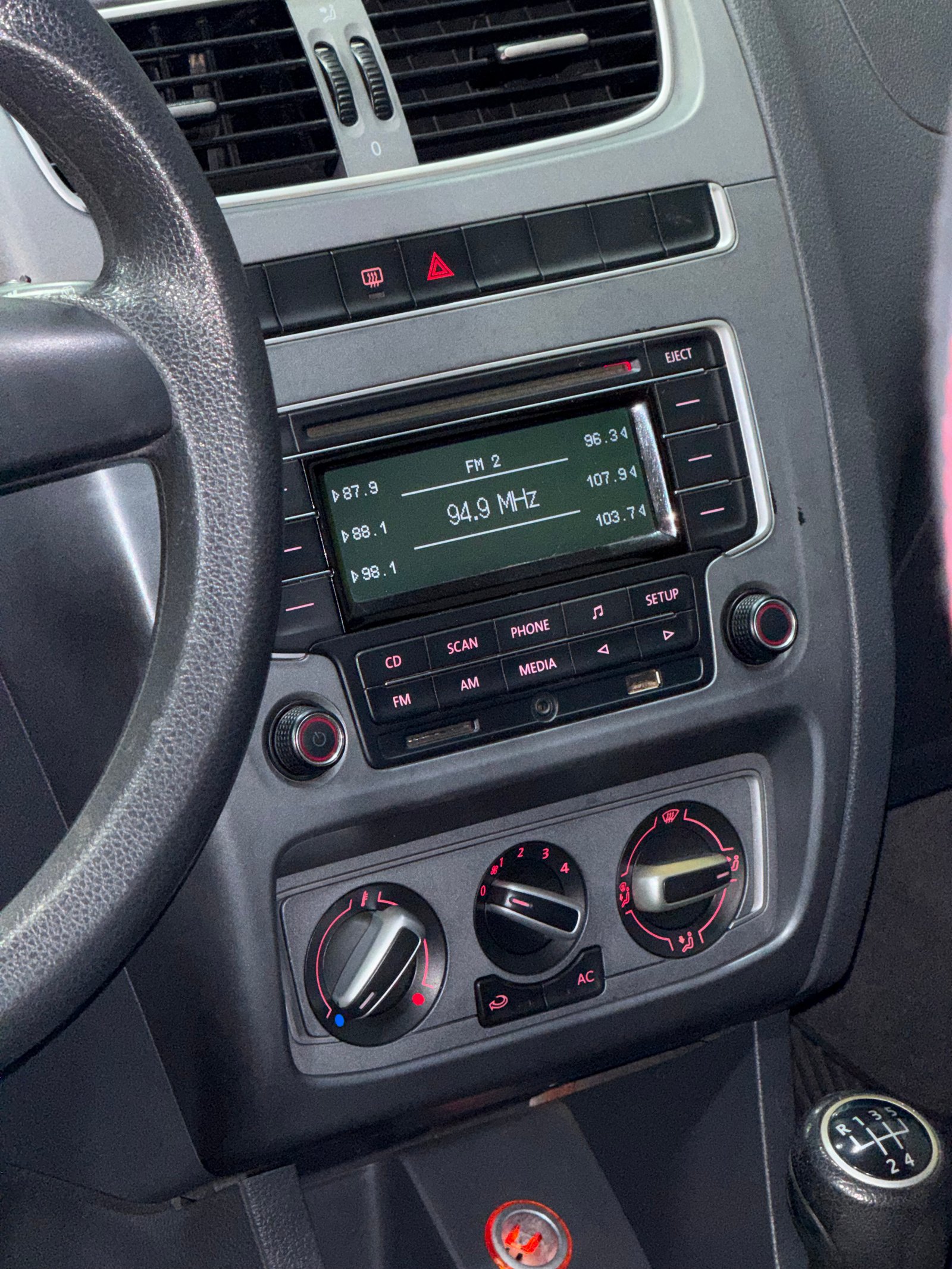 VW SPACEFOX HIGHLINE — foto 12
