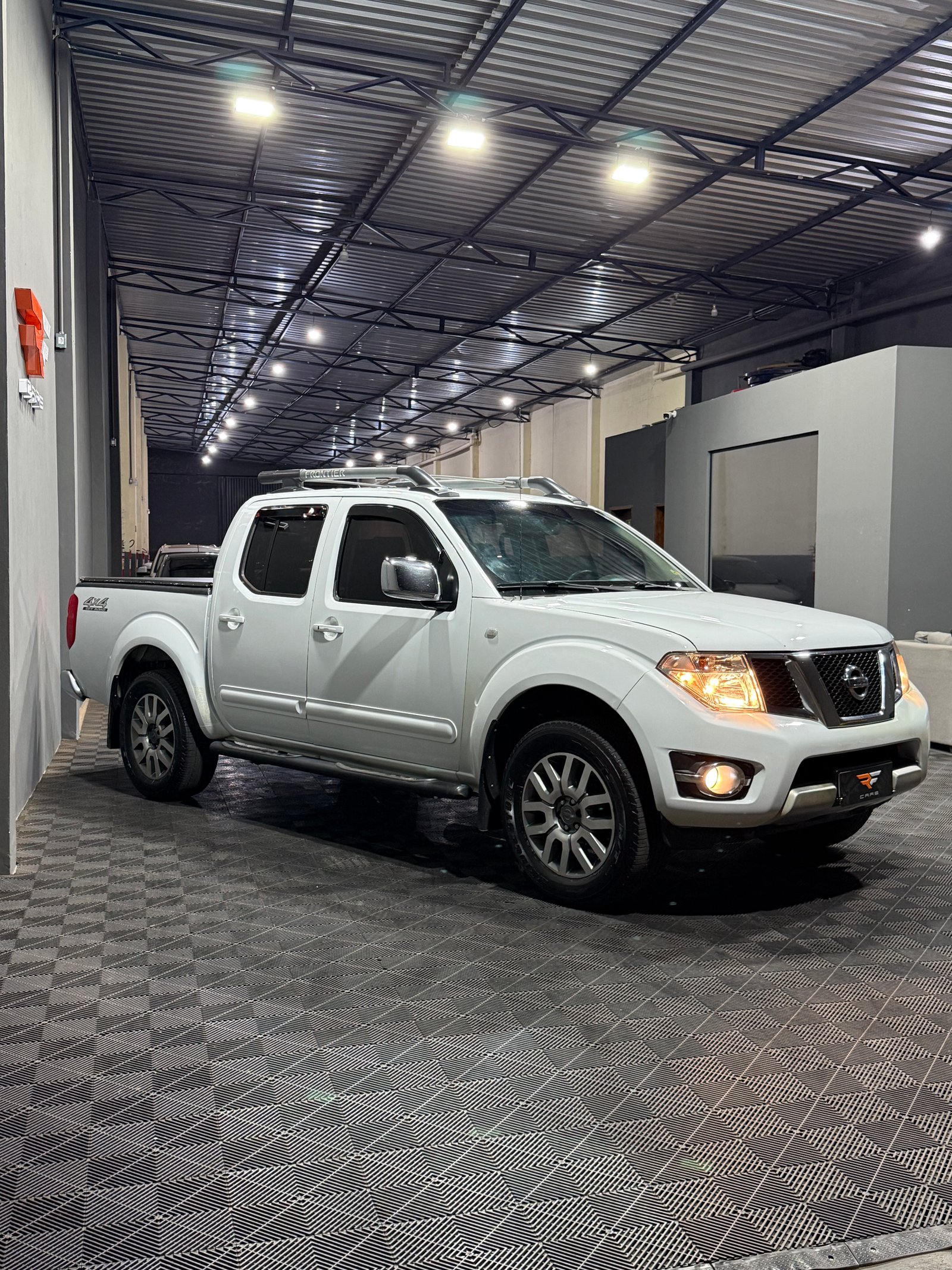 NISSAN FRONTIER SL CD 2.5 TURBO DIESEL 4X4 — foto 15