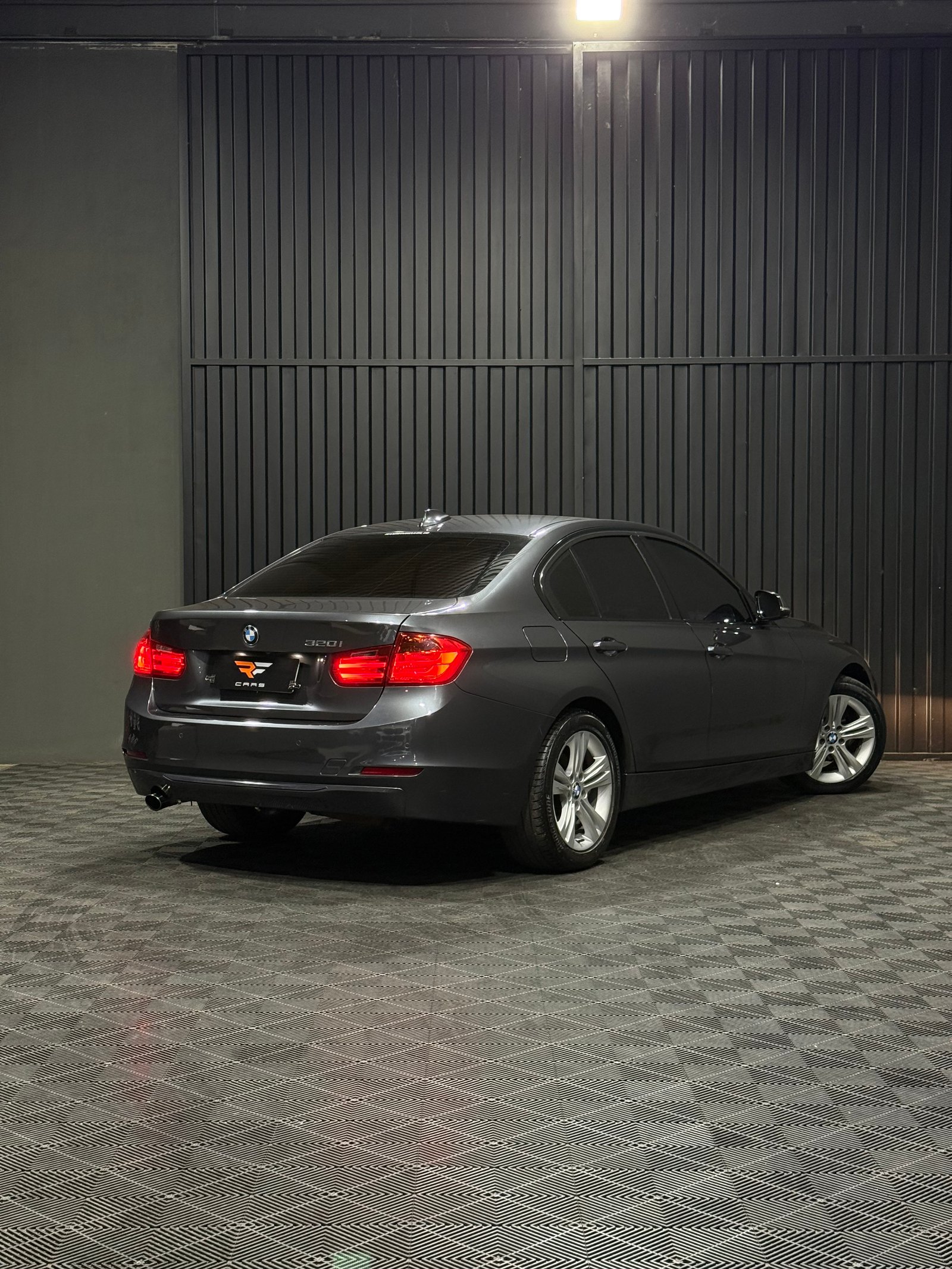 320i SPORT 2.0 TURBO — foto 17